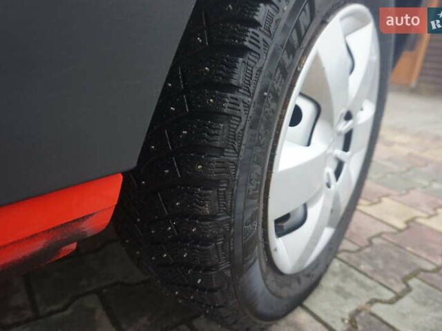 Красный Рено Кенгу, объемом двигателя 0 л и пробегом 44 тыс. км за 11777 $, фото 74 на Automoto.ua