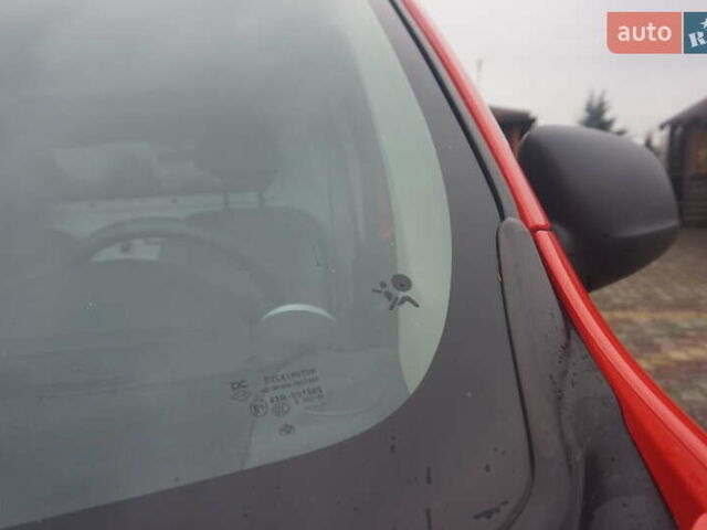 Красный Рено Кенгу, объемом двигателя 0 л и пробегом 44 тыс. км за 11777 $, фото 58 на Automoto.ua