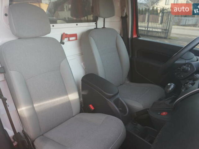 Красный Рено Кенгу, объемом двигателя 0 л и пробегом 34 тыс. км за 12000 $, фото 40 на Automoto.ua