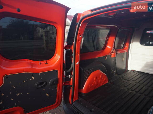 Красный Рено Кенгу, объемом двигателя 0 л и пробегом 34 тыс. км за 12000 $, фото 46 на Automoto.ua