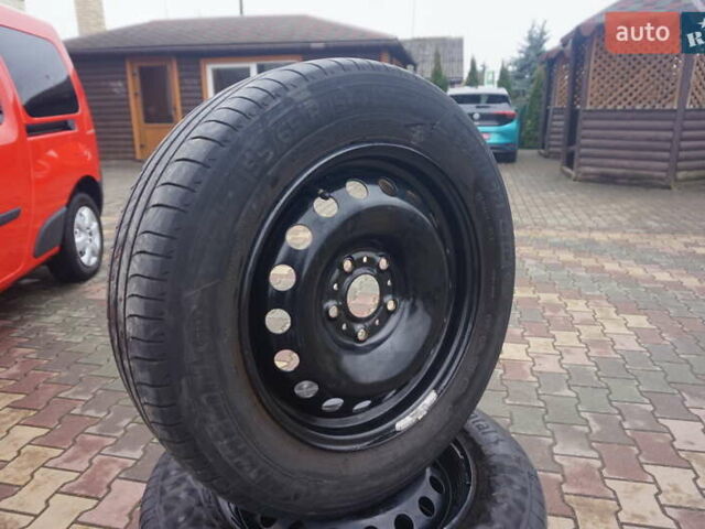 Красный Рено Кенгу, объемом двигателя 0 л и пробегом 44 тыс. км за 11777 $, фото 70 на Automoto.ua