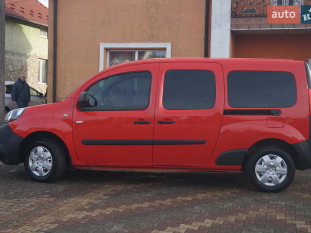 Красный Рено Кенгу, объемом двигателя 0 л и пробегом 34 тыс. км за 12000 $, фото 11 на Automoto.ua