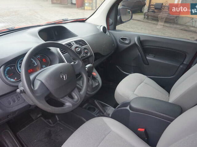 Красный Рено Кенгу, объемом двигателя 0 л и пробегом 44 тыс. км за 11777 $, фото 28 на Automoto.ua