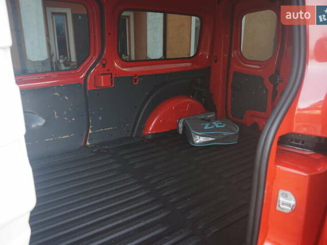 Красный Рено Кенгу, объемом двигателя 0 л и пробегом 34 тыс. км за 12000 $, фото 50 на Automoto.ua