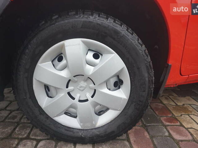 Красный Рено Кенгу, объемом двигателя 0 л и пробегом 44 тыс. км за 11777 $, фото 72 на Automoto.ua