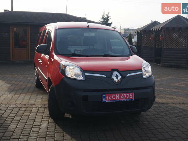 Красный Рено Кенгу, объемом двигателя 0 л и пробегом 34 тыс. км за 12000 $, фото 2 на Automoto.ua