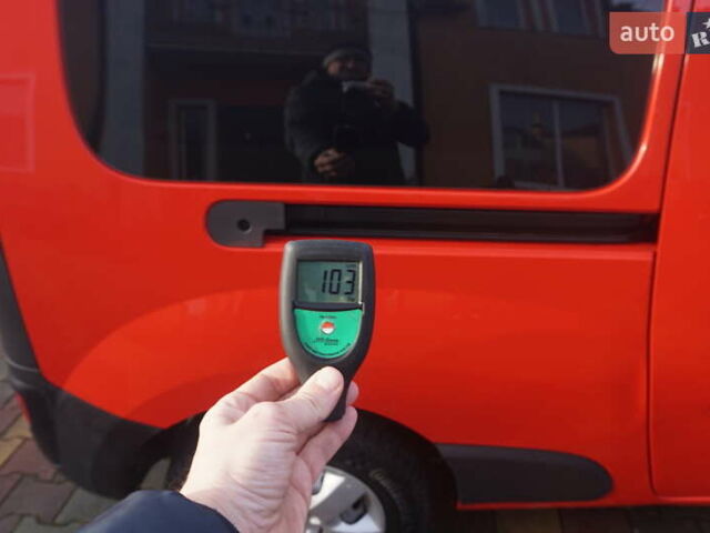 Красный Рено Кенгу, объемом двигателя 0 л и пробегом 34 тыс. км за 12000 $, фото 68 на Automoto.ua