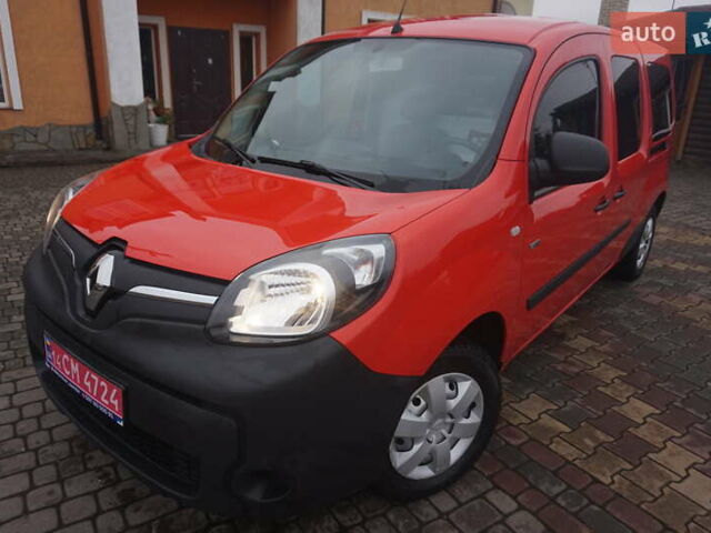 Красный Рено Кенгу, объемом двигателя 0 л и пробегом 44 тыс. км за 11777 $, фото 12 на Automoto.ua