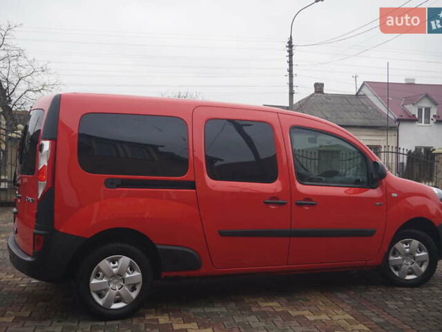 Красный Рено Кенгу, объемом двигателя 0 л и пробегом 44 тыс. км за 11777 $, фото 6 на Automoto.ua