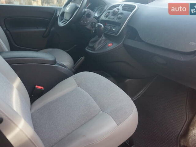 Красный Рено Кенгу, объемом двигателя 0 л и пробегом 34 тыс. км за 12000 $, фото 39 на Automoto.ua