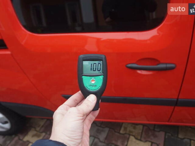 Красный Рено Кенгу, объемом двигателя 0 л и пробегом 44 тыс. км за 11777 $, фото 67 на Automoto.ua