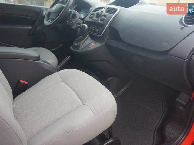 Красный Рено Кенгу, объемом двигателя 0 л и пробегом 44 тыс. км за 11777 $, фото 41 на Automoto.ua