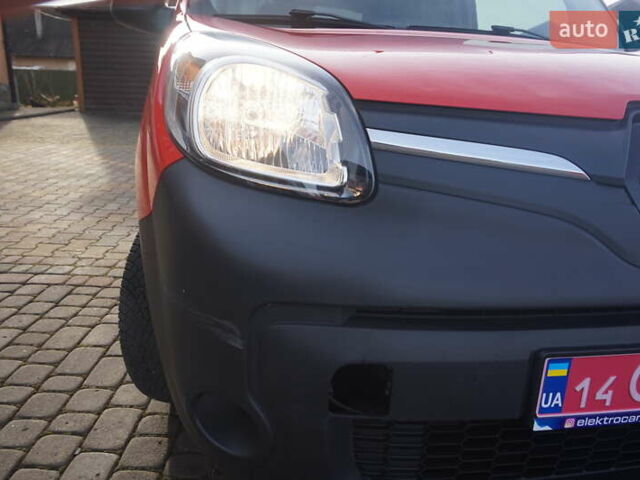 Красный Рено Кенгу, объемом двигателя 0 л и пробегом 34 тыс. км за 12000 $, фото 21 на Automoto.ua