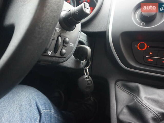 Красный Рено Кенгу, объемом двигателя 0 л и пробегом 44 тыс. км за 11777 $, фото 37 на Automoto.ua