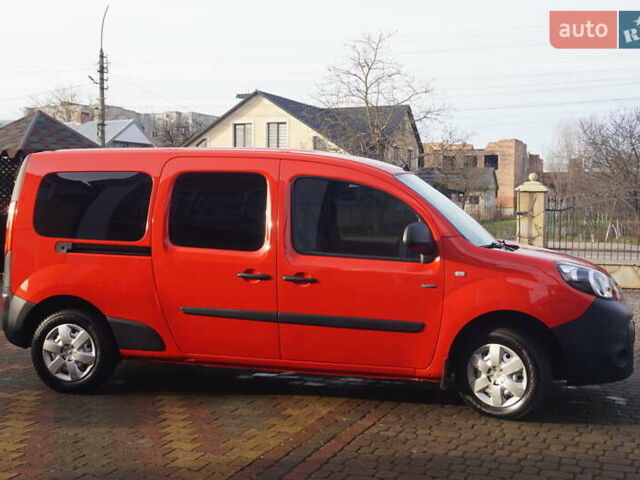 Красный Рено Кенгу, объемом двигателя 0 л и пробегом 34 тыс. км за 12000 $, фото 4 на Automoto.ua