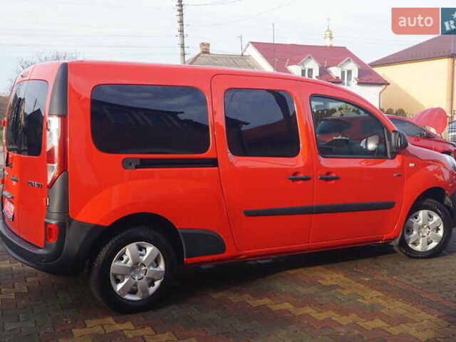 Красный Рено Кенгу, объемом двигателя 0 л и пробегом 34 тыс. км за 12000 $, фото 5 на Automoto.ua