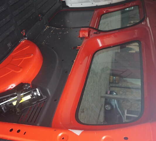 Красный Рено Кенгу, объемом двигателя 0 л и пробегом 44 тыс. км за 11777 $, фото 48 на Automoto.ua