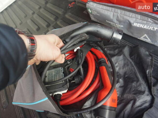 Красный Рено Кенгу, объемом двигателя 0 л и пробегом 34 тыс. км за 12000 $, фото 48 на Automoto.ua