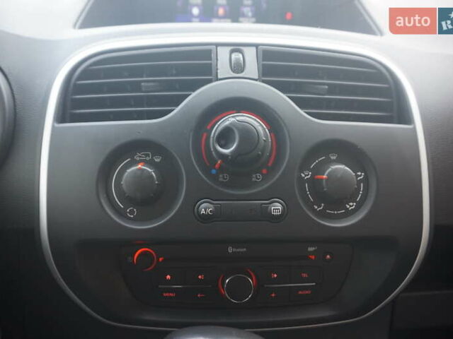 Красный Рено Кенгу, объемом двигателя 0 л и пробегом 34 тыс. км за 12000 $, фото 35 на Automoto.ua