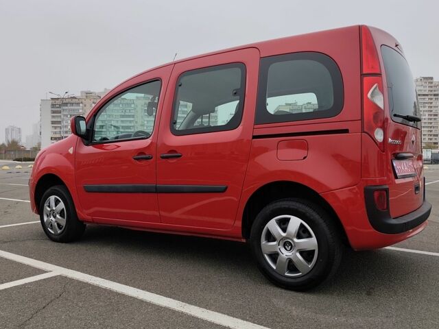 Красный Рено Кенгу, объемом двигателя 1.5 л и пробегом 240 тыс. км за 7203 $, фото 1 на Automoto.ua