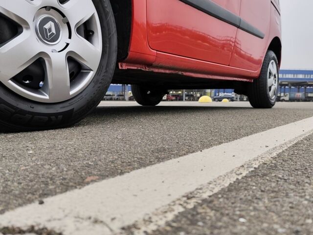 Красный Рено Кенгу, объемом двигателя 1.5 л и пробегом 240 тыс. км за 7203 $, фото 8 на Automoto.ua