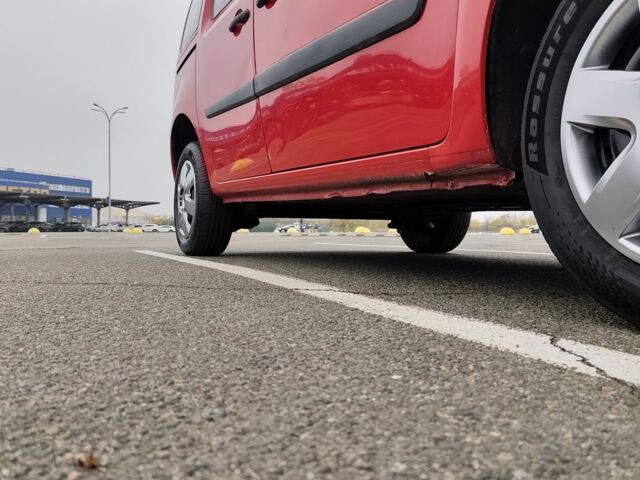 Красный Рено Кенгу, объемом двигателя 1.5 л и пробегом 240 тыс. км за 7203 $, фото 7 на Automoto.ua