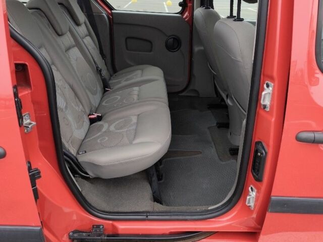 Красный Рено Кенгу, объемом двигателя 1.5 л и пробегом 240 тыс. км за 7203 $, фото 17 на Automoto.ua