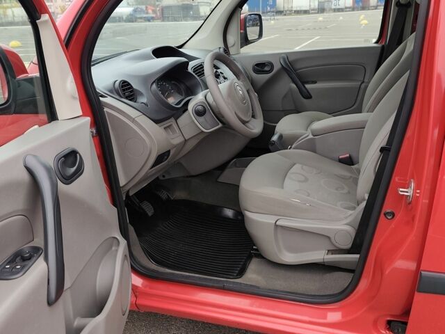 Красный Рено Кенгу, объемом двигателя 1.5 л и пробегом 240 тыс. км за 7203 $, фото 9 на Automoto.ua