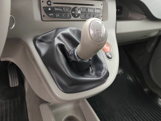 Красный Рено Кенгу, объемом двигателя 1.5 л и пробегом 240 тыс. км за 7203 $, фото 19 на Automoto.ua