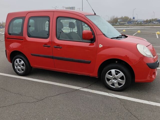 Красный Рено Кенгу, объемом двигателя 1.5 л и пробегом 240 тыс. км за 7203 $, фото 4 на Automoto.ua