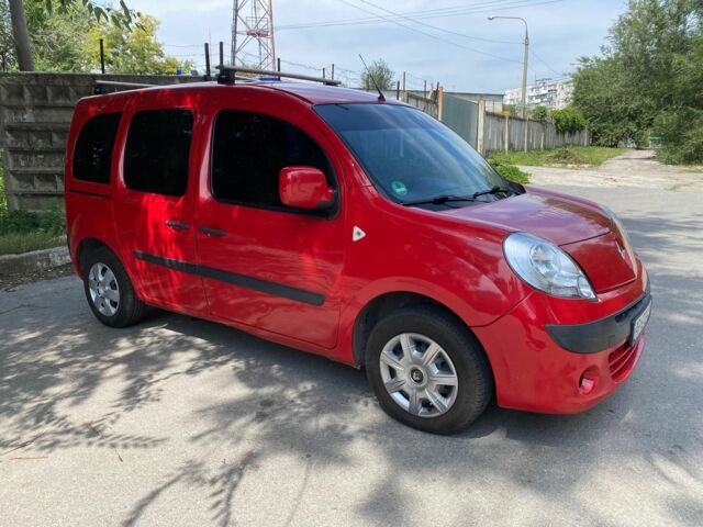 Красный Рено Кенгу, объемом двигателя 1.5 л и пробегом 263 тыс. км за 6555 $, фото 1 на Automoto.ua