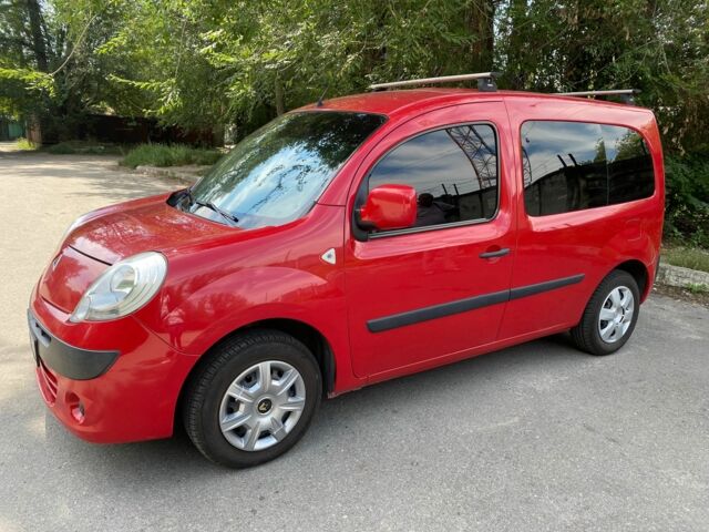 Красный Рено Кенгу, объемом двигателя 1.5 л и пробегом 263 тыс. км за 6555 $, фото 3 на Automoto.ua