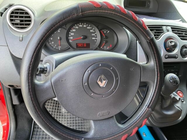 Красный Рено Кенгу, объемом двигателя 1.5 л и пробегом 263 тыс. км за 6555 $, фото 5 на Automoto.ua