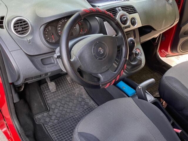 Красный Рено Кенгу, объемом двигателя 1.5 л и пробегом 263 тыс. км за 6555 $, фото 8 на Automoto.ua