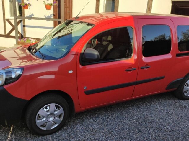 Красный Рено Кенгу, объемом двигателя 0 л и пробегом 205 тыс. км за 16500 $, фото 5 на Automoto.ua