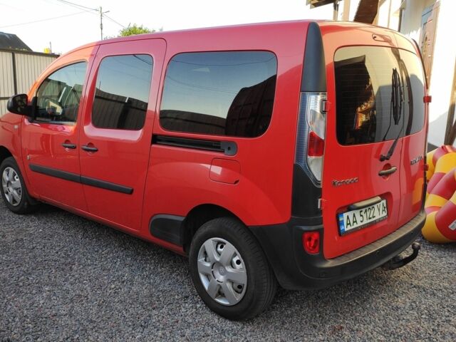 Красный Рено Кенгу, объемом двигателя 0 л и пробегом 205 тыс. км за 16500 $, фото 2 на Automoto.ua