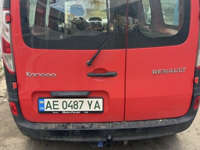 Красный Рено Кенгу, объемом двигателя 0 л и пробегом 104 тыс. км за 13500 $, фото 1 на Automoto.ua