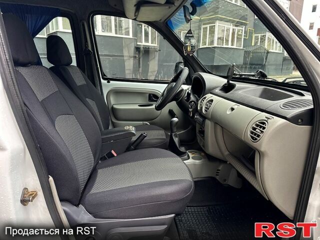 Рено Кенгу, объемом двигателя 1.5 л и пробегом 240 тыс. км за 4000 $, фото 11 на Automoto.ua