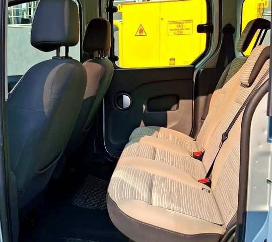Рено Кенгу, объемом двигателя 1.6 л и пробегом 192 тыс. км за 8500 $, фото 6 на Automoto.ua