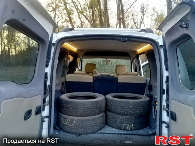 Рено Кенгу, объемом двигателя 1.6 л и пробегом 271 тыс. км за 6800 $, фото 2 на Automoto.ua