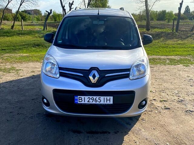 Рено Кенгу, объемом двигателя 1.6 л и пробегом 145 тыс. км за 10900 $, фото 3 на Automoto.ua
