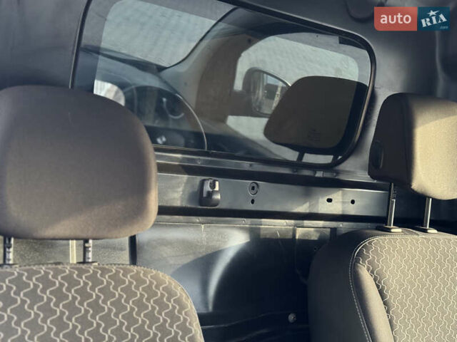 Рено Кенгу, объемом двигателя 1.5 л и пробегом 260 тыс. км за 8700 $, фото 15 на Automoto.ua