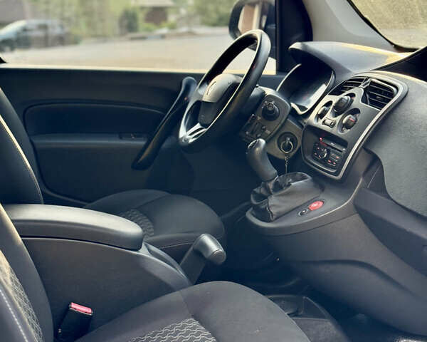 Рено Кенгу, объемом двигателя 1.5 л и пробегом 260 тыс. км за 8700 $, фото 13 на Automoto.ua