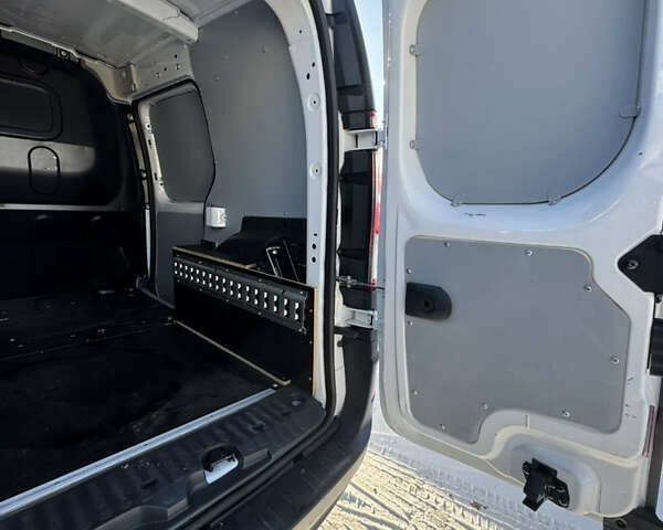 Рено Кенгу, объемом двигателя 4.25 л и пробегом 190 тыс. км за 11700 $, фото 16 на Automoto.ua