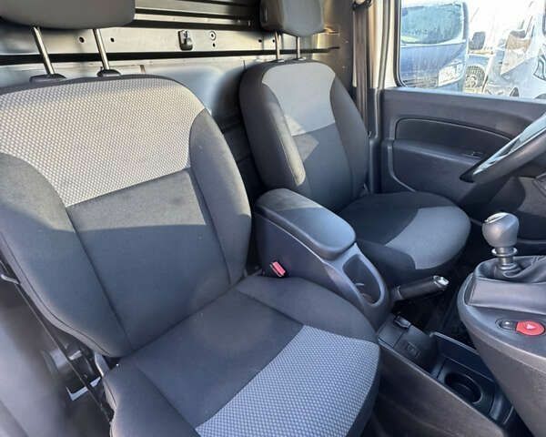 Рено Кенгу, объемом двигателя 4.25 л и пробегом 190 тыс. км за 11700 $, фото 19 на Automoto.ua