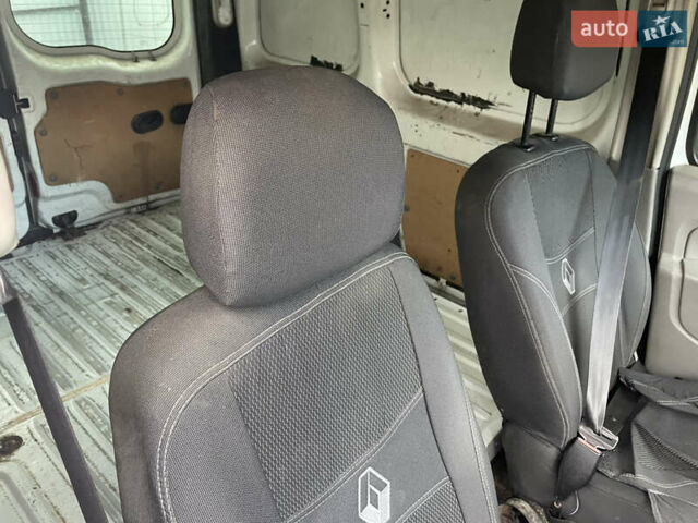 Рено Кенгу, объемом двигателя 1.5 л и пробегом 335 тыс. км за 3750 $, фото 7 на Automoto.ua
