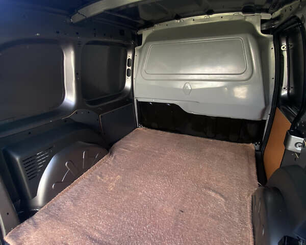 Рено Кенгу, объемом двигателя 1.5 л и пробегом 170 тыс. км за 12200 $, фото 6 на Automoto.ua