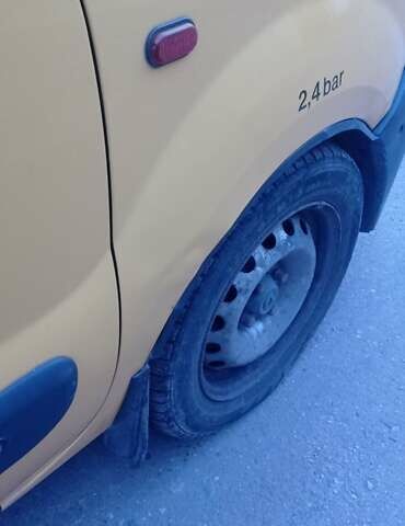 Рено Кенгу, объемом двигателя 1.5 л и пробегом 260 тыс. км за 3800 $, фото 12 на Automoto.ua