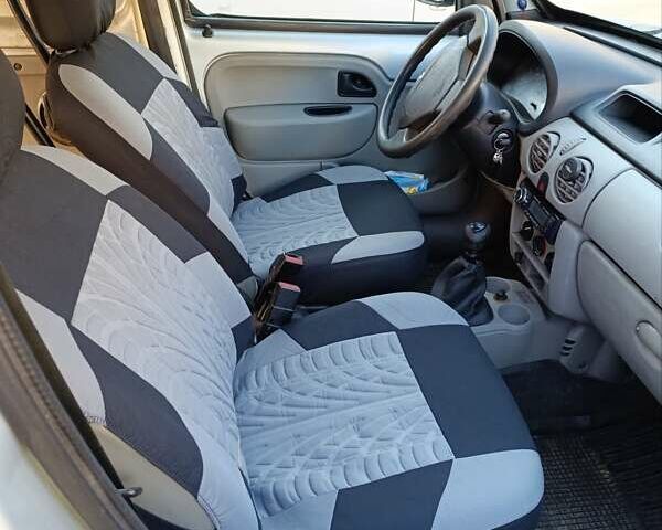 Рено Кенгу, объемом двигателя 1.4 л и пробегом 455 тыс. км за 3200 $, фото 6 на Automoto.ua