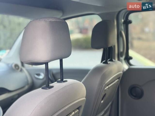 Рено Кенгу, объемом двигателя 1.6 л и пробегом 207 тыс. км за 7700 $, фото 28 на Automoto.ua